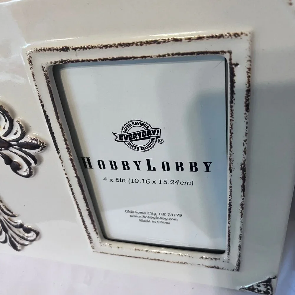 Hobby Lobby-NWT-Rustic Cross Ceramic Picture Frame (4x6) Stand Up/Hang-Cream/Br.